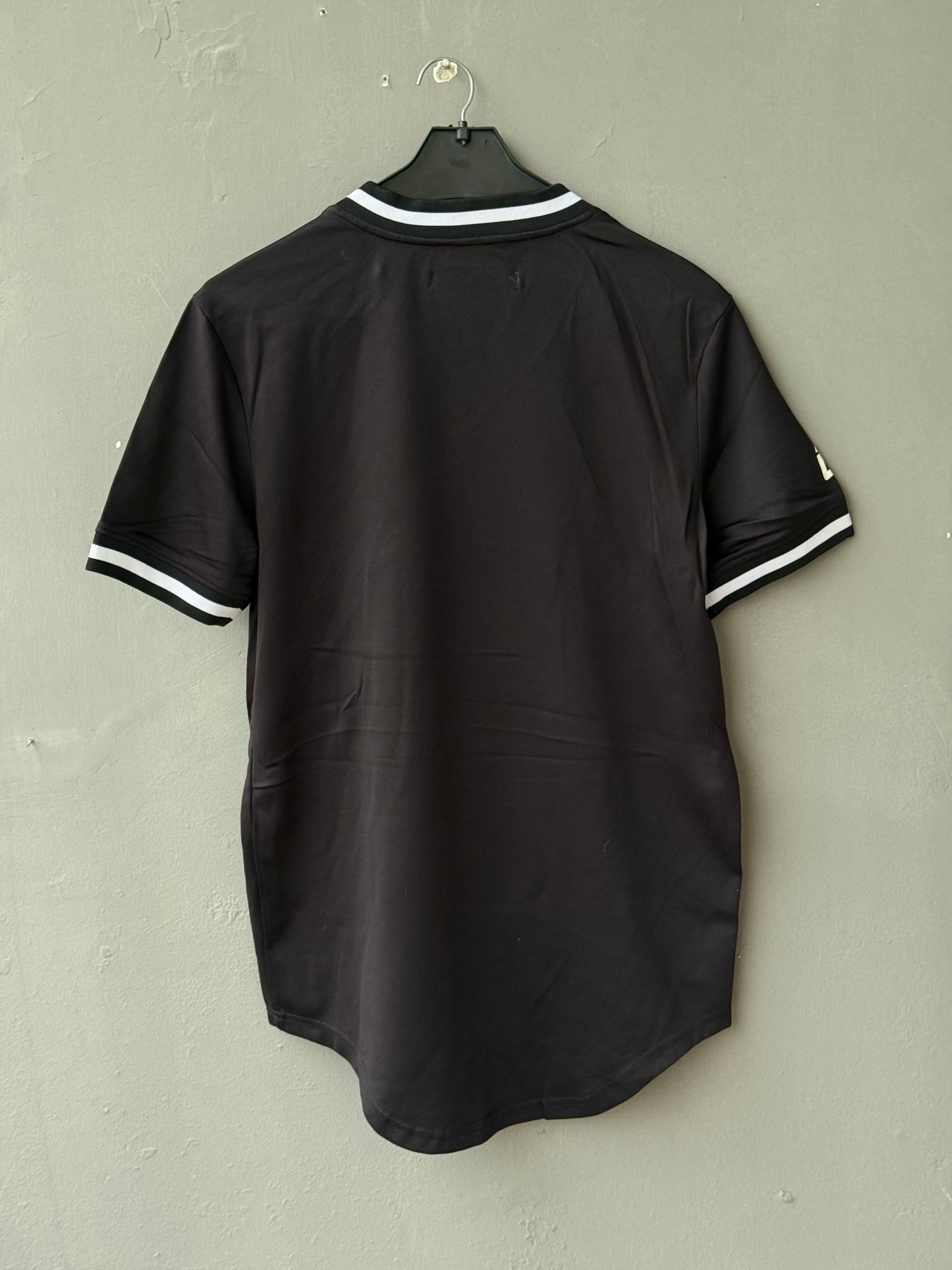 Black pyramid street wear jersey
